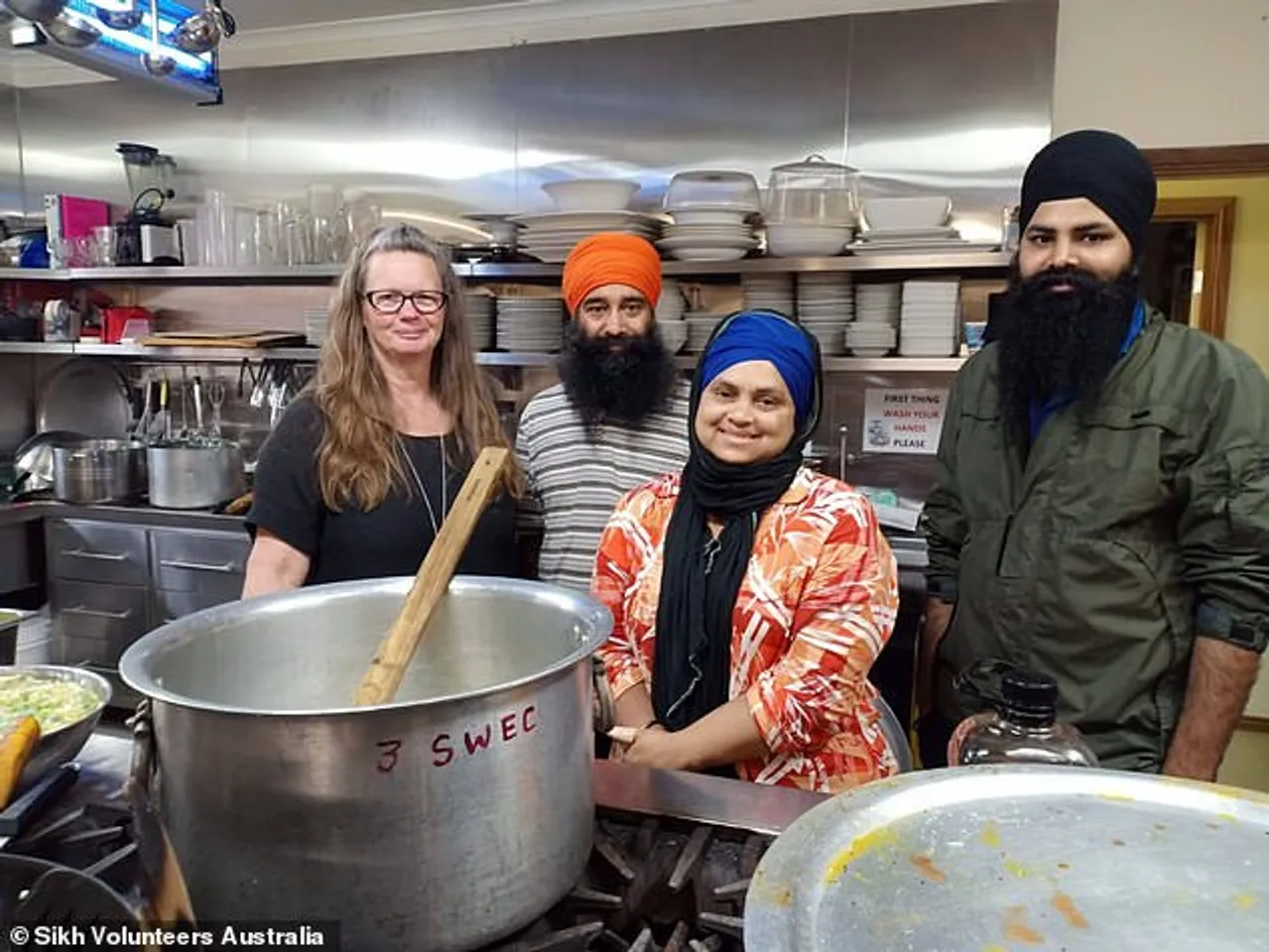 Sikh Woman Cooks 1000 Meals A Day For Victims Of Australian Bushfire
