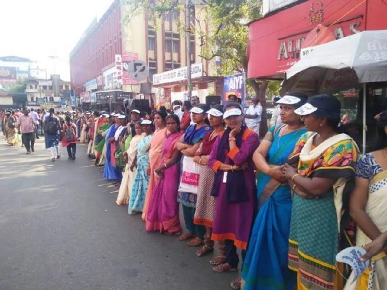 Lakhs Of Women Form 620-Km 'Women's Wall' In Kerala