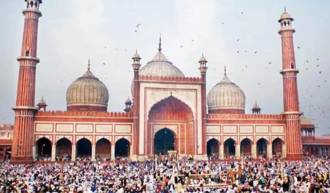 Jama Masjid Bans Entry Of Women Who Come Without Men