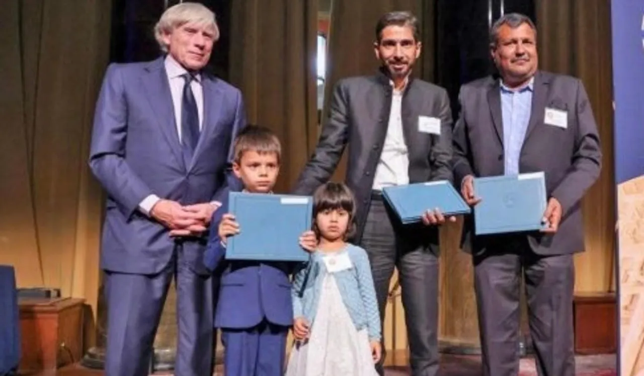 Danish Siddiqui Kids Accept Pulitzer