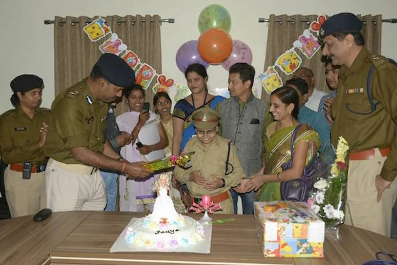Raipur Police give Sania a Surprise