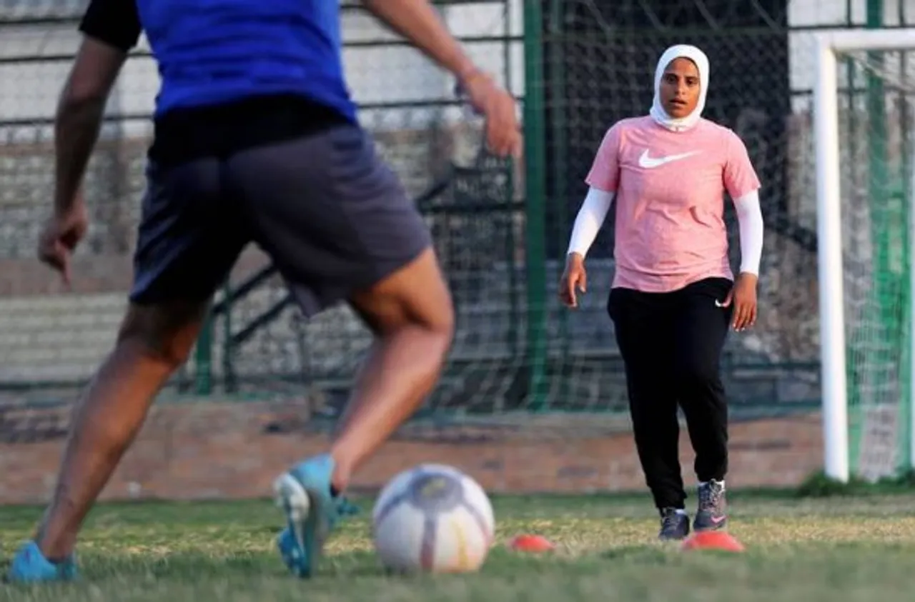 Faiza Heidar soccer