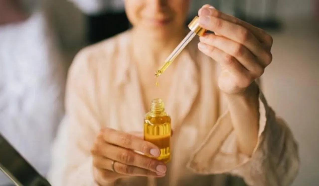 5 Tips On When And How To Use Natural Facial Oils In Your Skincare Routine