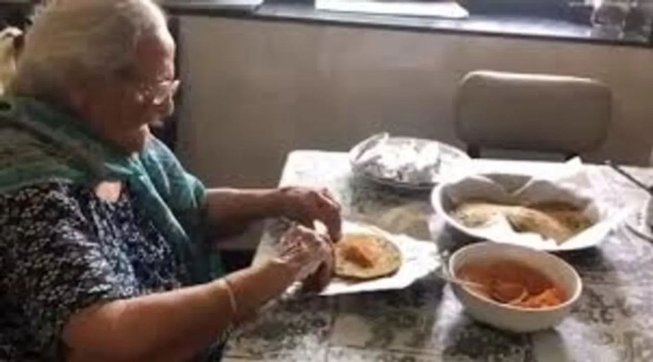 99-year-old prepares food packets