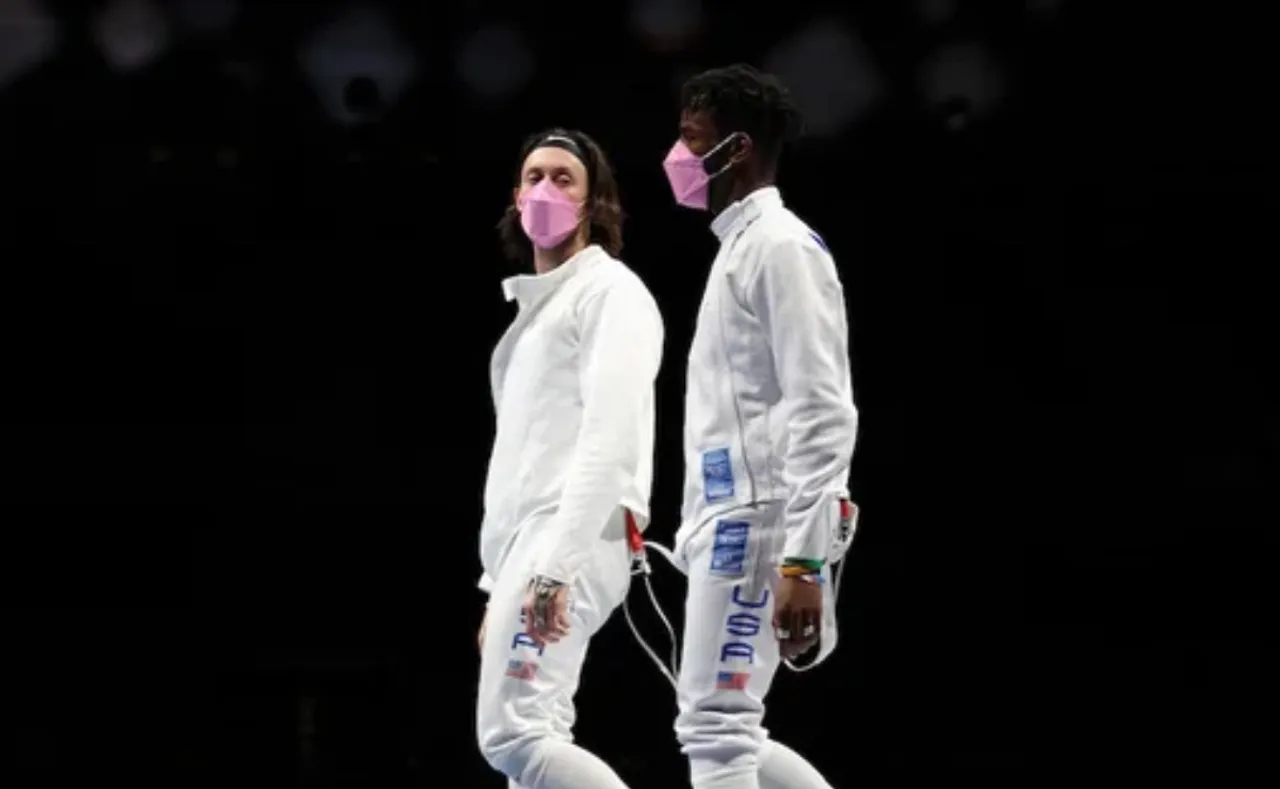 US fencers wear pink masks