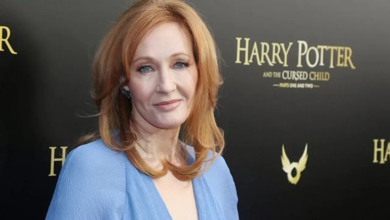 J K Rowling returns awards