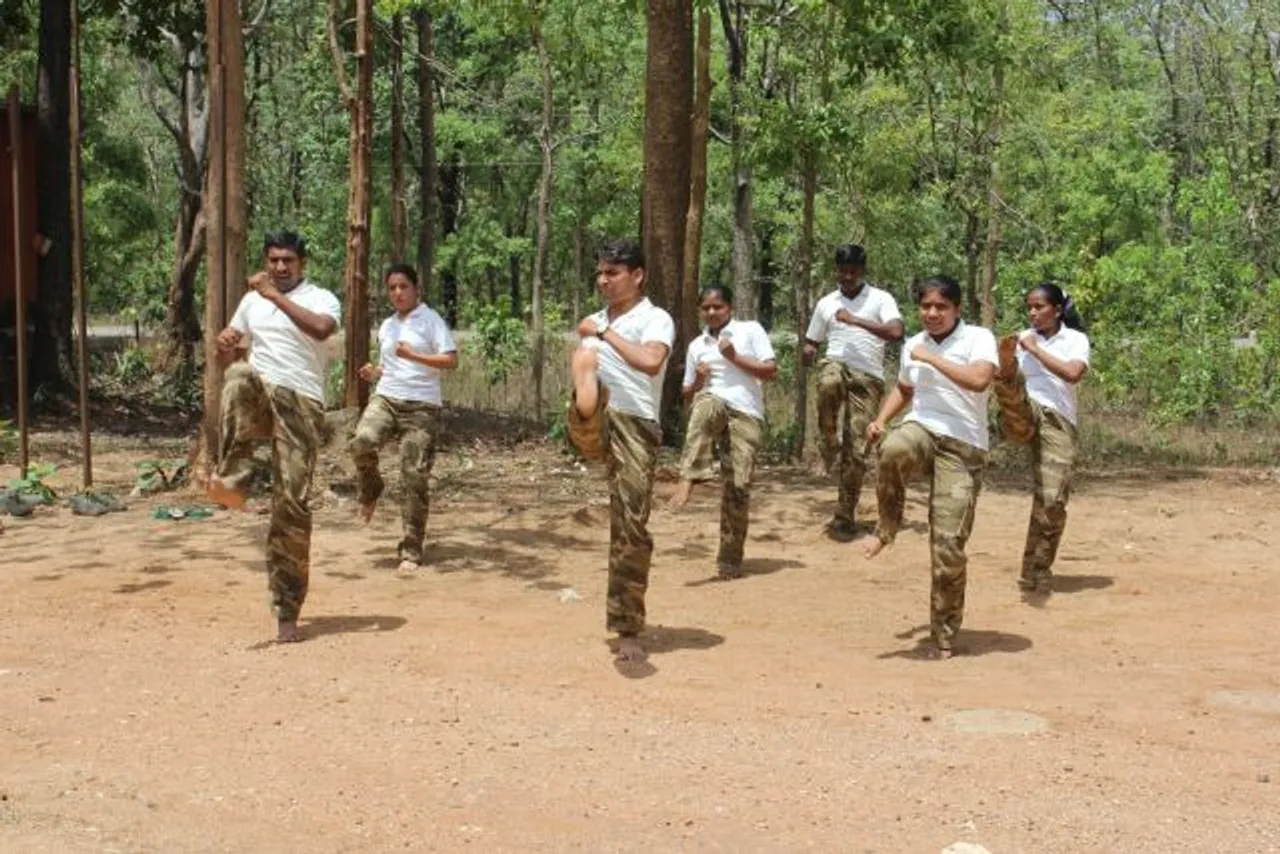 Women officers in Pench forest protect tigers despite dangers   