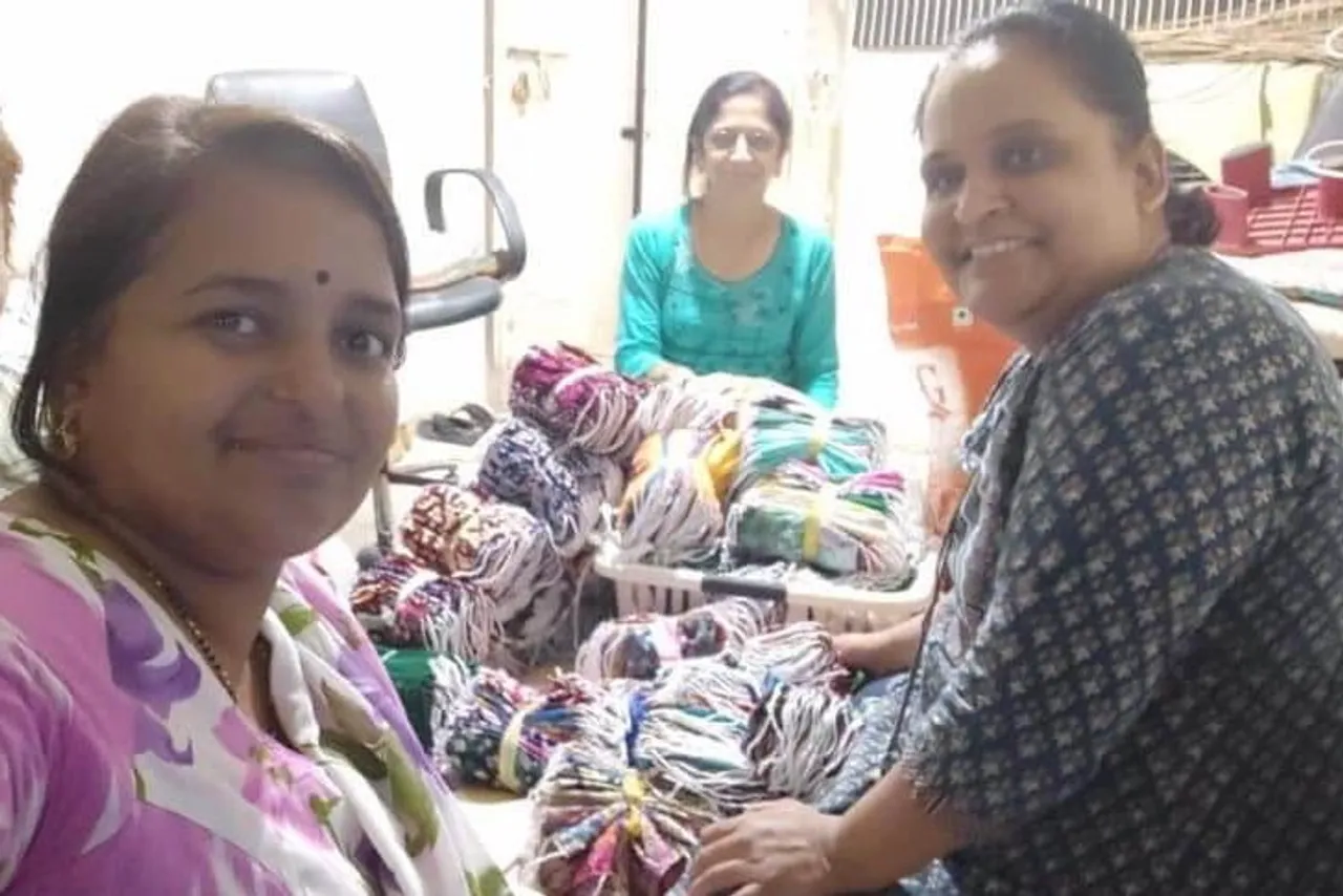 Woman makes 10000 homemade masks for Sangli District in Maharashtra