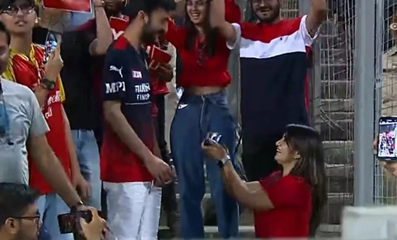 Watch: Girl proposes Bangalore fan during Bangalore vs Chennai game