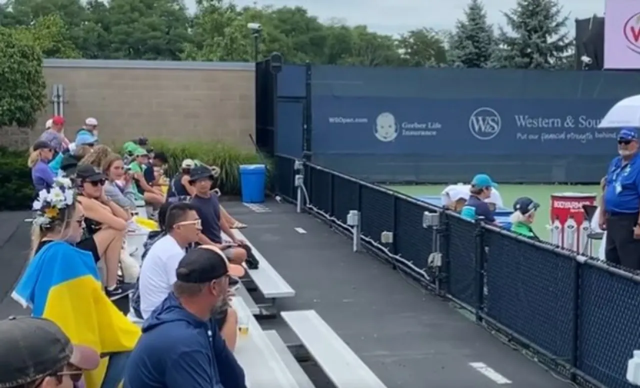 Umpire confronts fan with Ukraine Flag