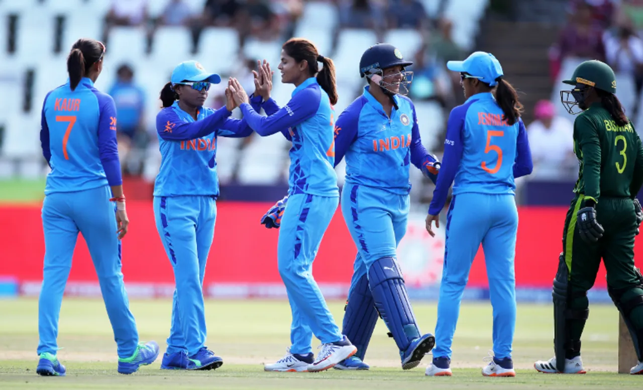 ‘Hamari choriyaan choron se kam hai ke?’ - Fans react as India Women extend their domination over Pakistan in T20Is after 20-20 World Cup victory