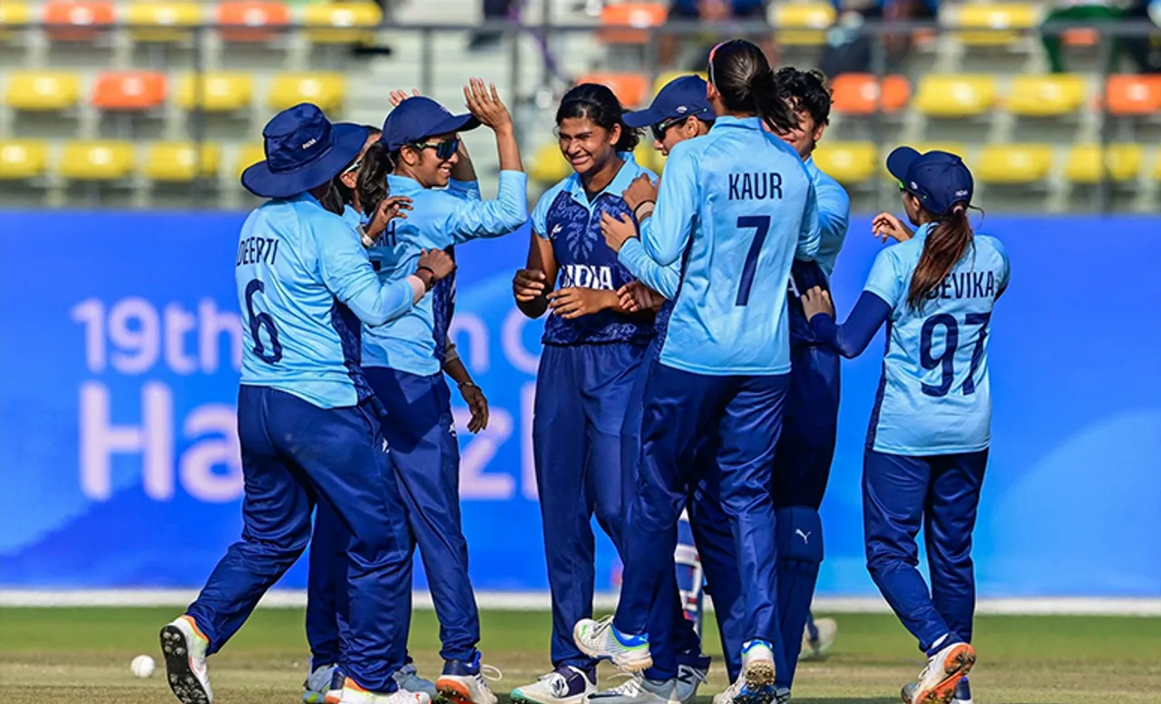 'Bharat is unstoppable at the moment' - Fans react as India clinch gold medal in Women's cricket at Asian Games 2023