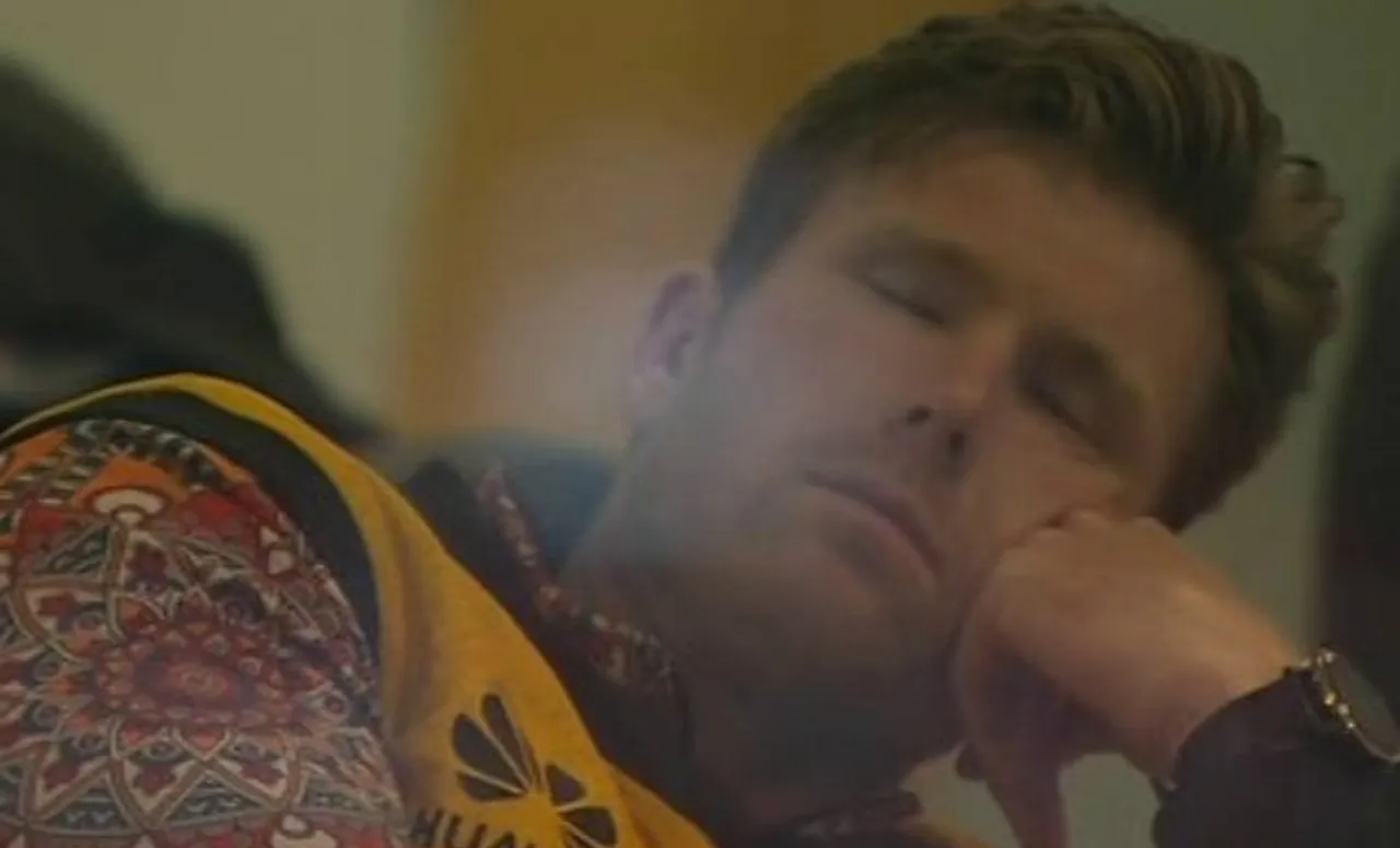 ‘Babar ka galti hai bhai’ - Fans react to viral image of Jimmy Neesham sleeping during Eliminator 2 of PSL 8 against Lahore Qalandars