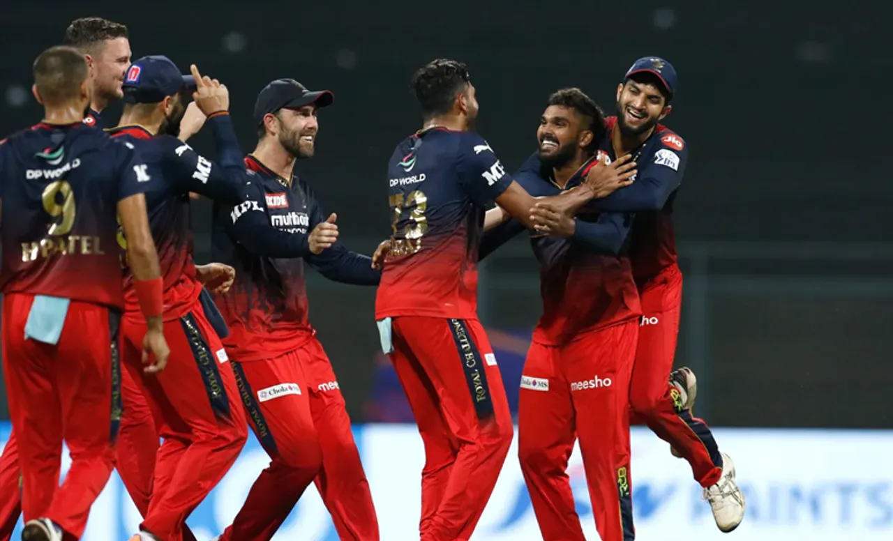 'Absolutely sublime' - Twitter applauds Bangalore for their clinical victory over Delhi