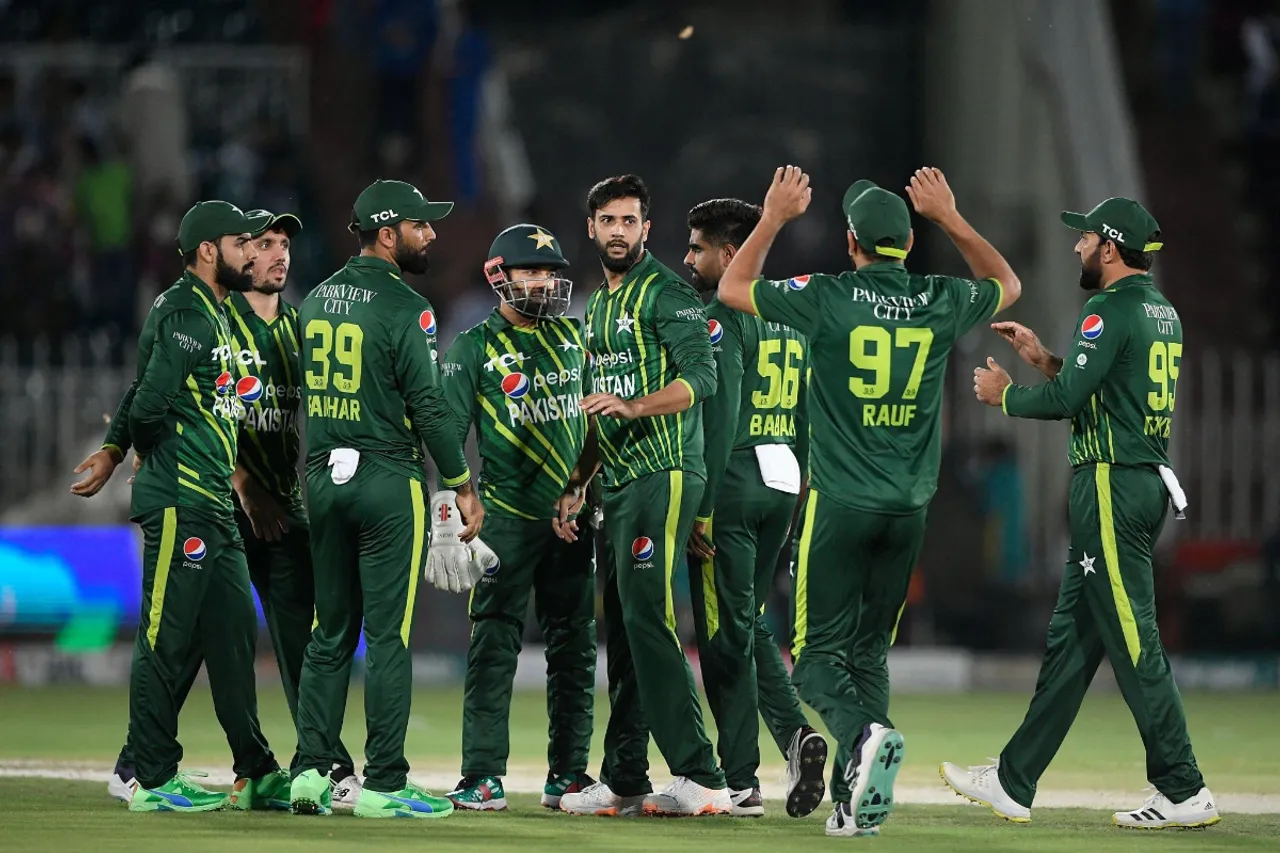 पाकिस्तानी टीम में नहीं चुने जाने पर गुस्साए स्टार स्पिनर ने क्रिकेट को कहा अलविदा, पीसीबी पर भड़के फैंस!