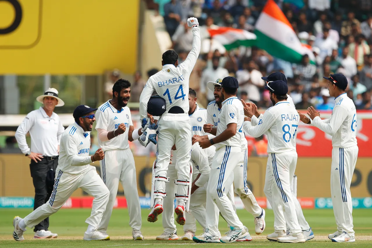India defeated England by 104 runs in the second test, read to find out scorecard. 
