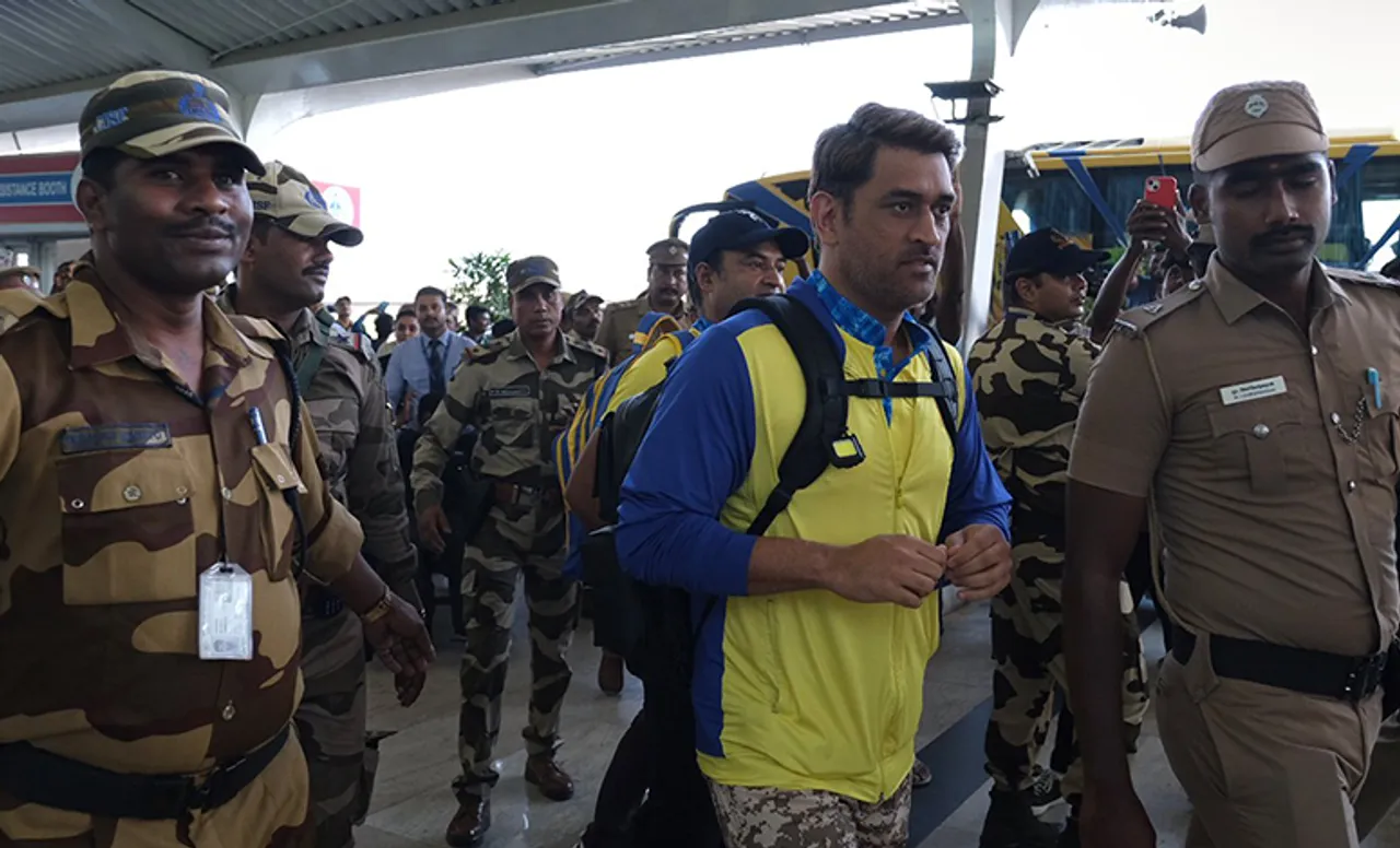 MS Dhoni and Chennai leave for Gujarat (Source: twitter)