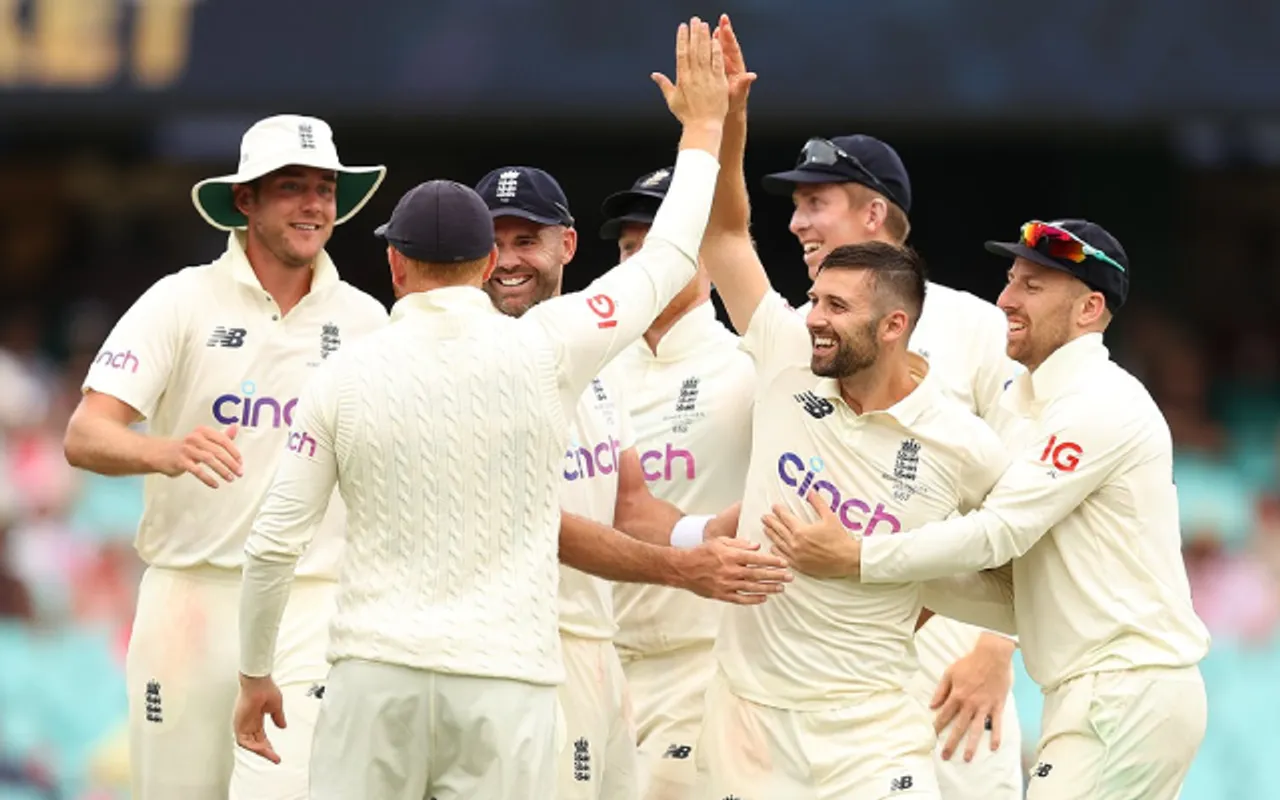 England celebrate after taking Australian wicket. (Photo Source: Twitter)