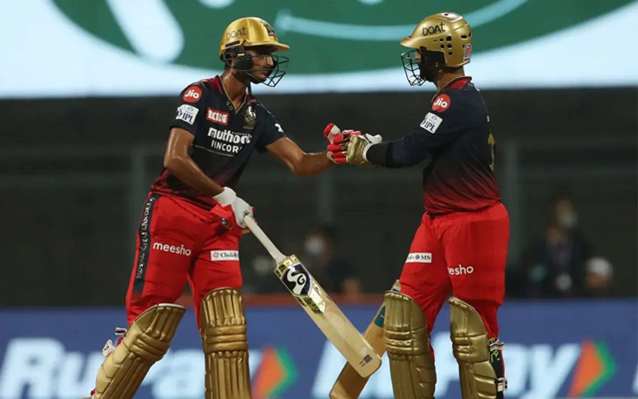 Dinesh Karthik and Shahbaz Ahmed of Bangalore. (Photo Source: BCCI)