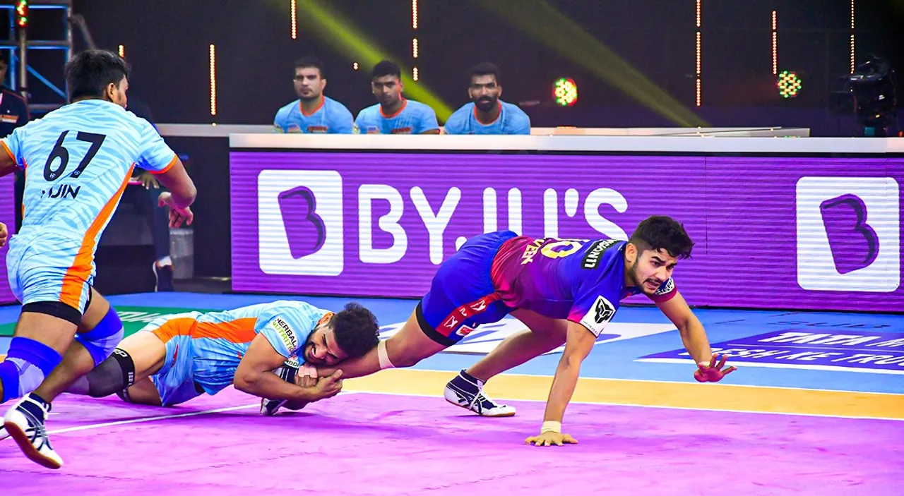 Naveen Kumar during his record raid night against Bengal Warriors (Photo Source: Pro Kabaddi League)