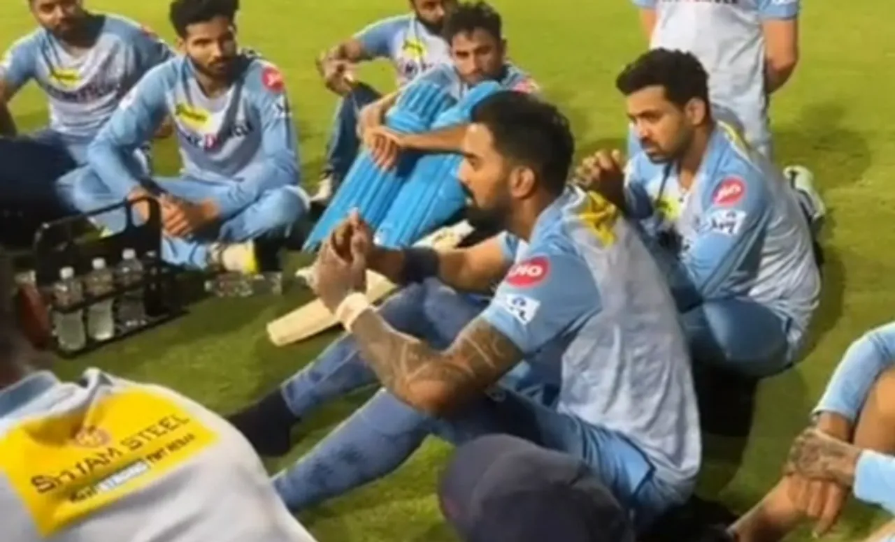 KL Rahul with his Lucknow teammates (Image Source: Twitter)