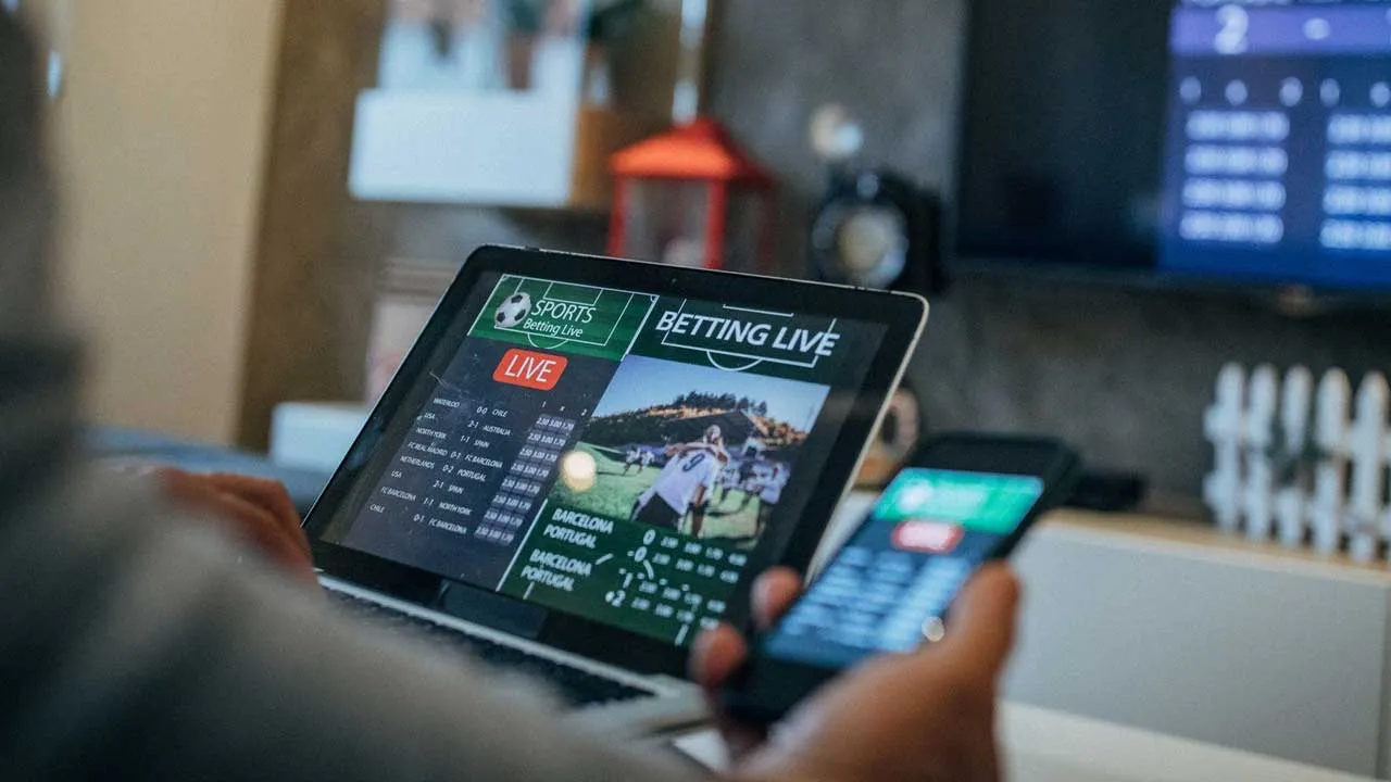 Mobile vs. Desktop Betting in Nigeria: Which One Should You Choose?