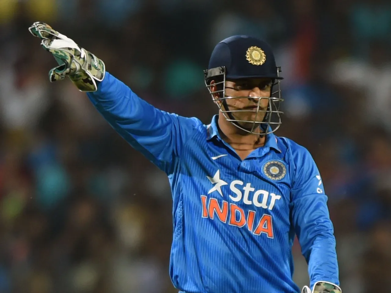 MS Dhoni receives treatment for ‘knee pain’ from Ayurvedic practitioner in Ranchi