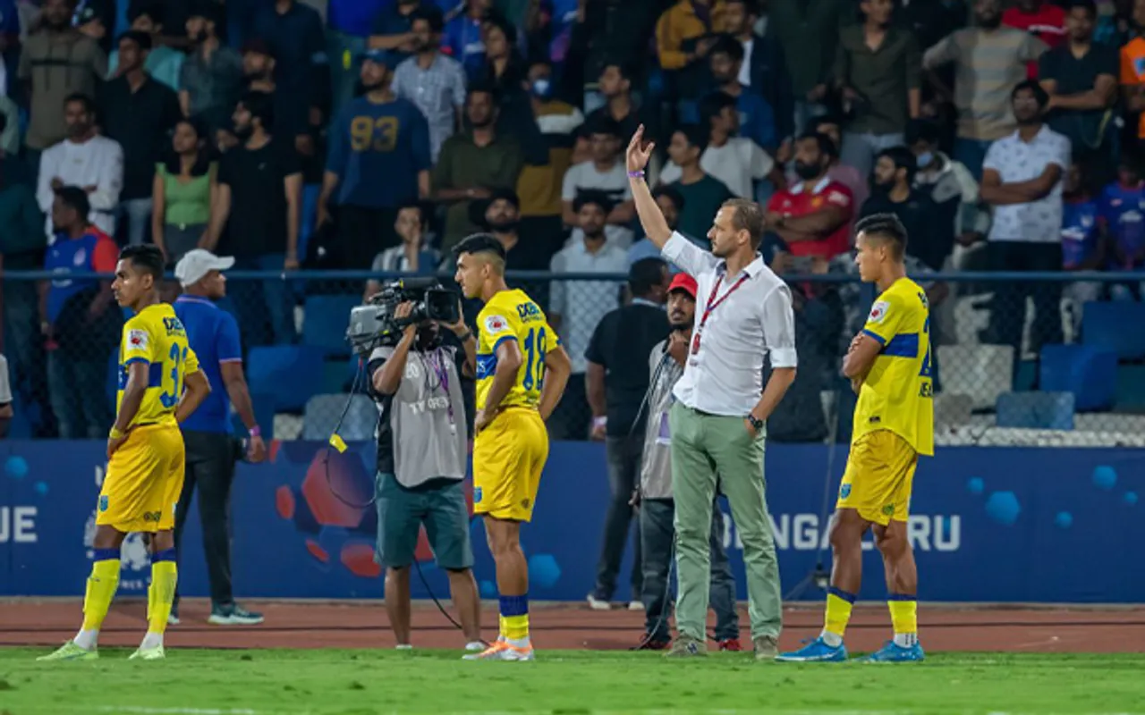 'Referee pagal hai kya' - Fans rage as Kerala Blasters walk out of knockout game against Bengaluru FC after controversial goal