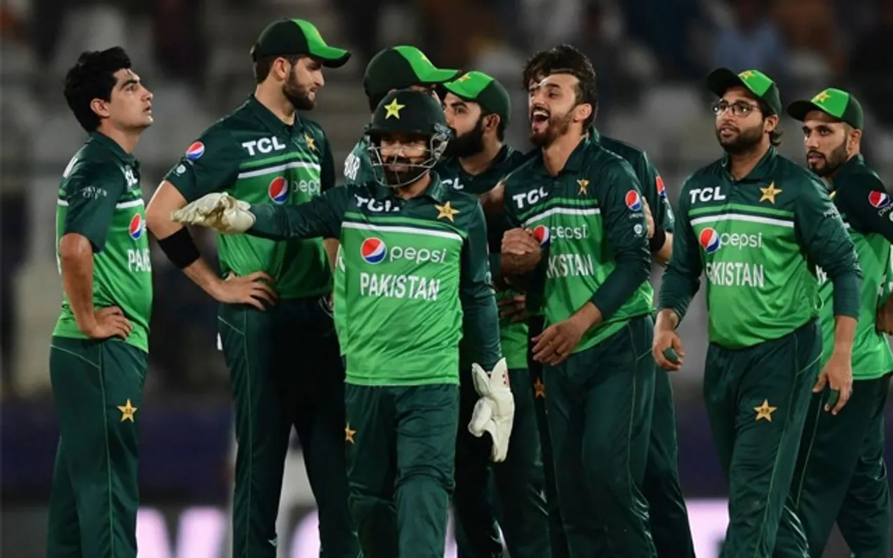 'Inki toh India se bhi balanced side hai' - Fans react as Pakistan Cricket Board release their squad for Afghanistan series and Asia Cup 2023