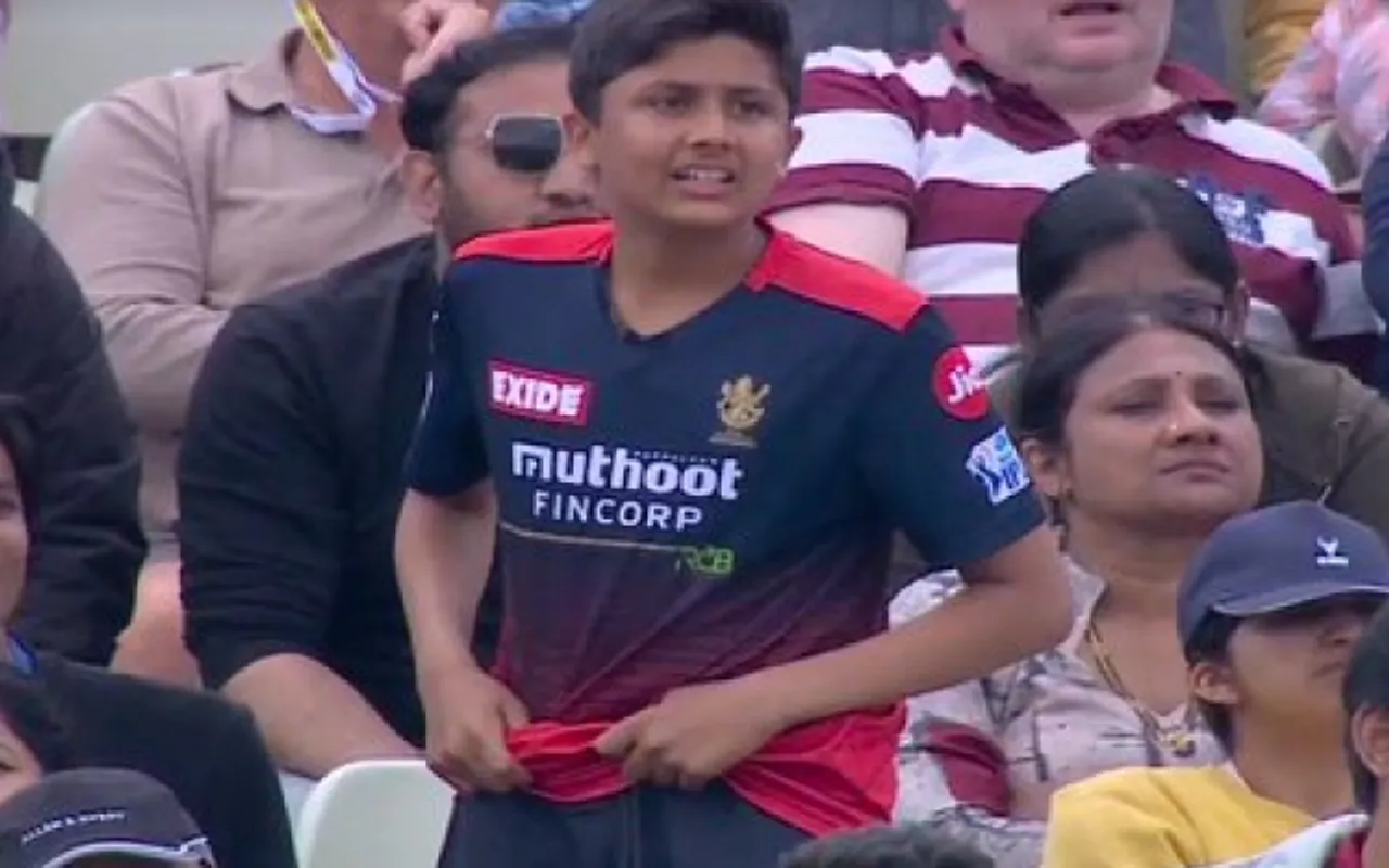 Bangalore fan spotted during England vs India fifth Test, picture goes viral