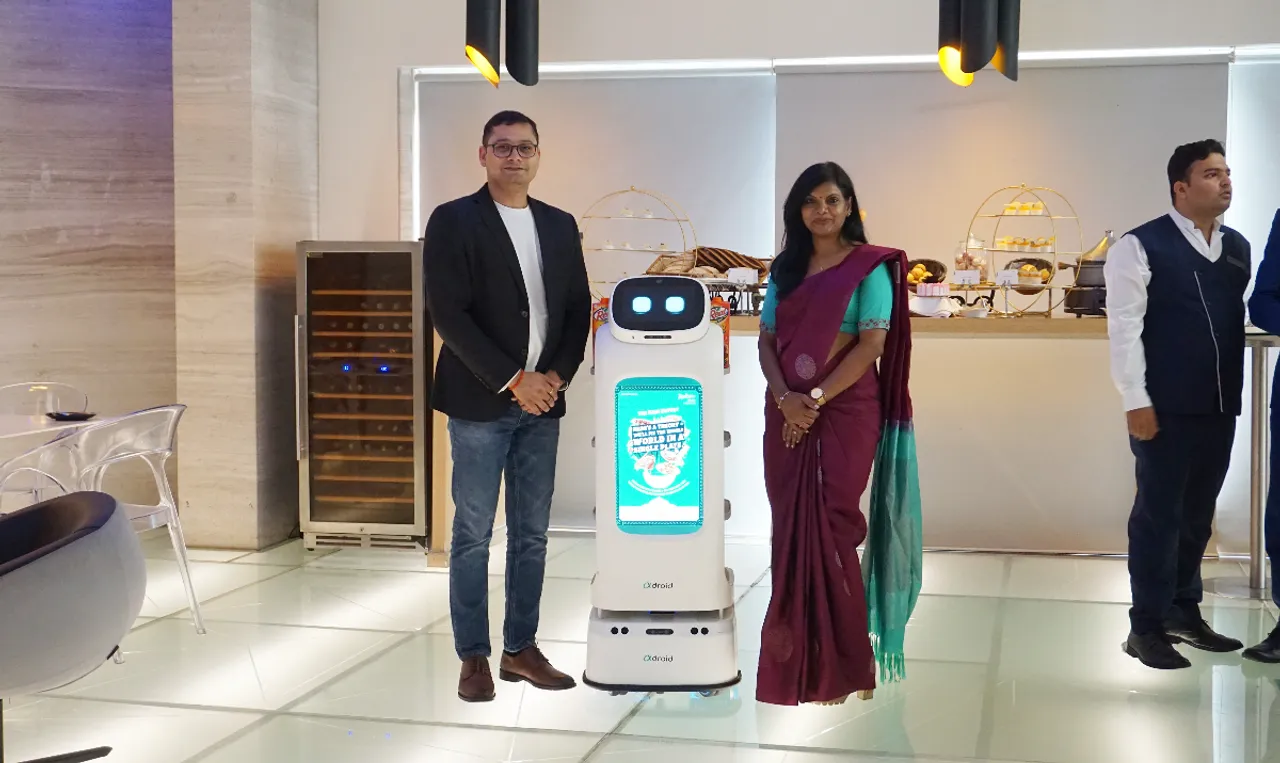 Alphadroid & Hotel Radisson Unveil Robot Dining Experience