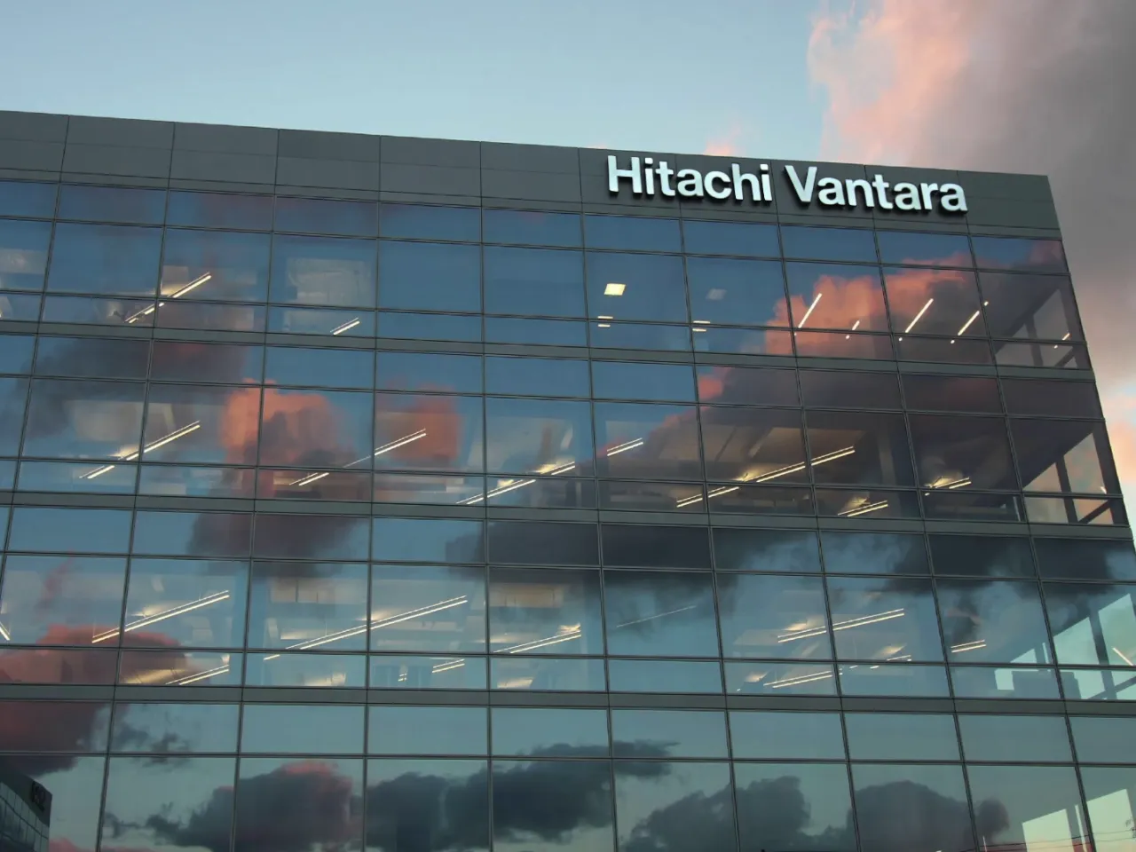 HitachiVantara-.png