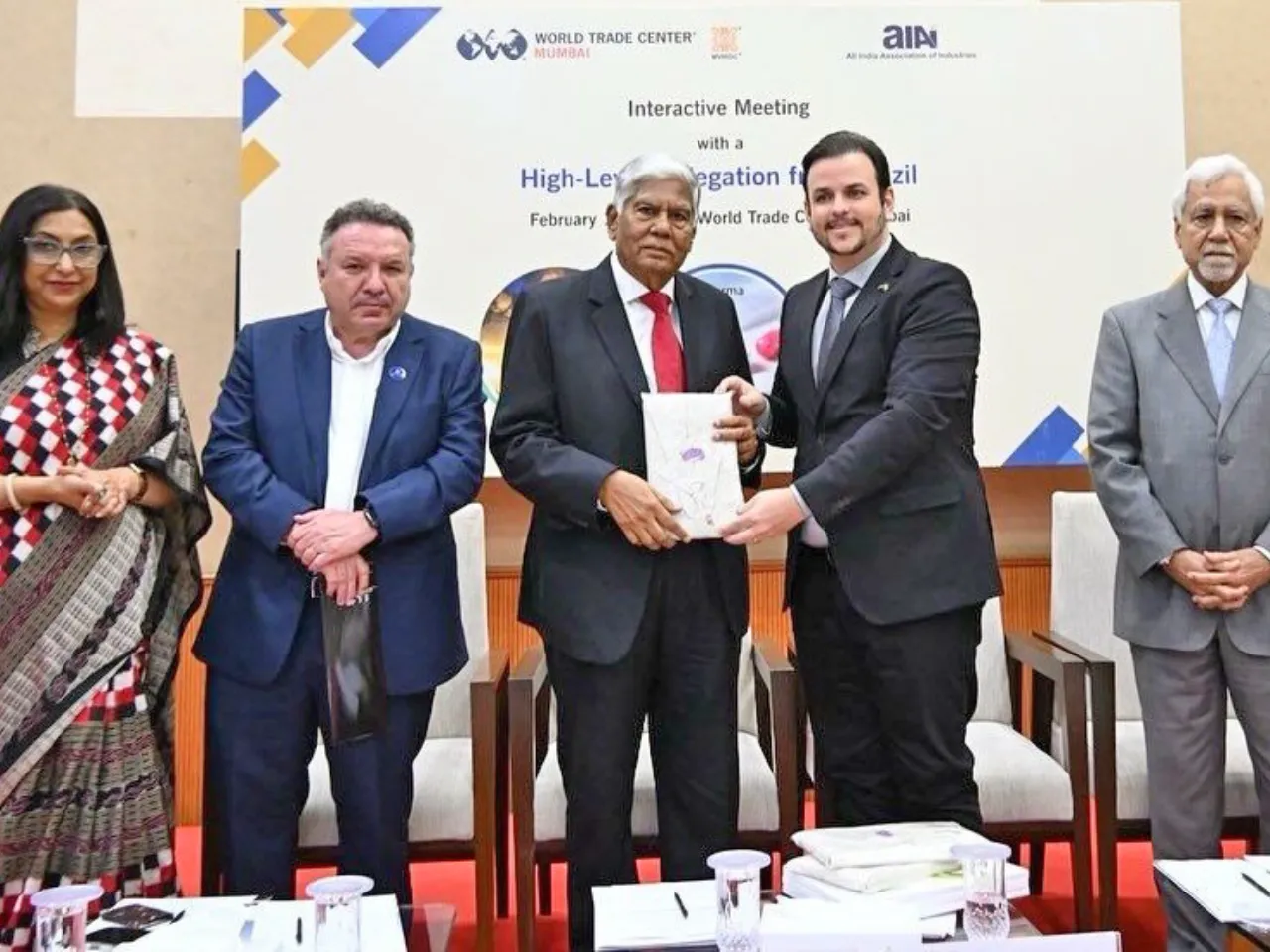 Dr. Vijay Kalantri, Chairman, WTC Mumbai and President AIAI (3rd from left) being felicitated by Mr. Diego Soares, President, Goias Partnership (4th from left). Also seen in the picture (from left to right): Ms. Rupa Naik, Executive Director, WTC Mumbai, Mr. Luis Alberto, President, Sistema OCB/ Go, Capt.Somesh Batra, Vice Chairman, WTC Mumbai
