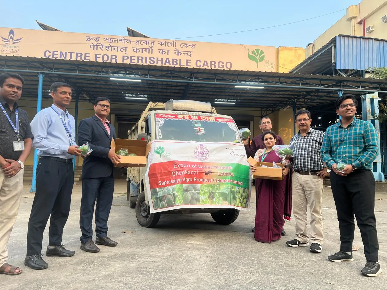 Odisha Exports 1 MT Green Papaya to London on International Women's Day