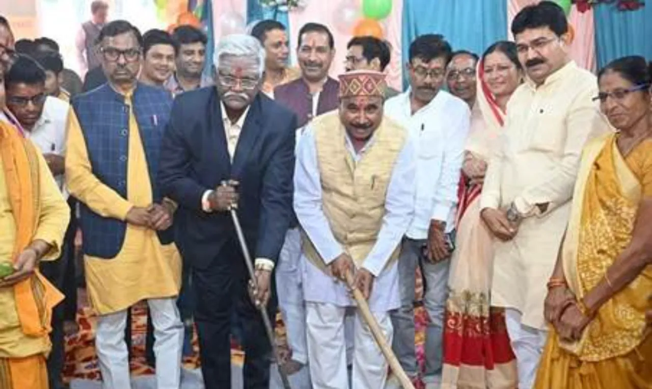 Union Minister Bhanu Pratap Singh Inaugurates Coir Showroom