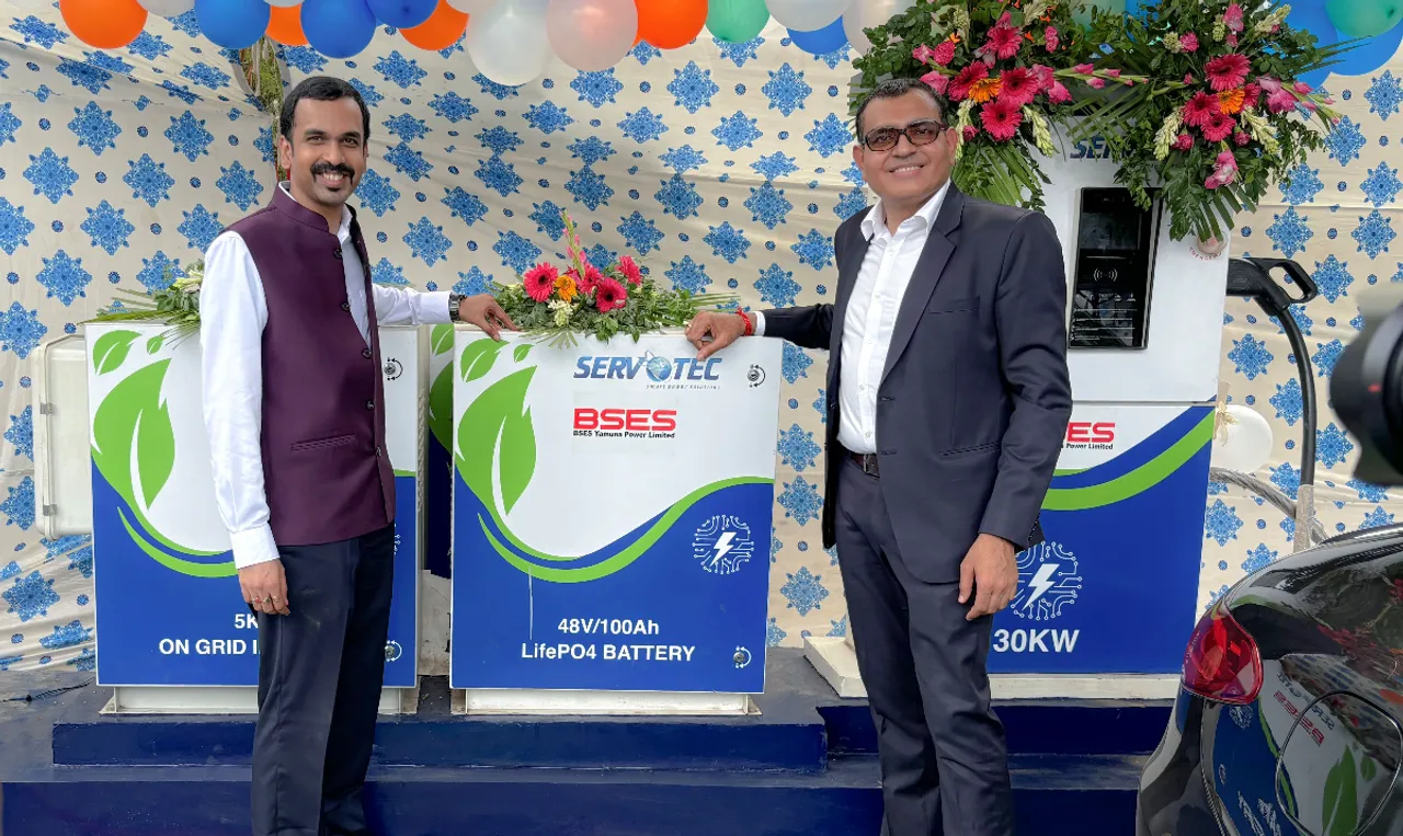 Subrahmanyam Pulipaka, CEO NSEFI and Raman Bhatia, Founder & MD, Servotech Power Systems at the launch of Solar Powered EV Charging Station at Hauz Khas, Delhi