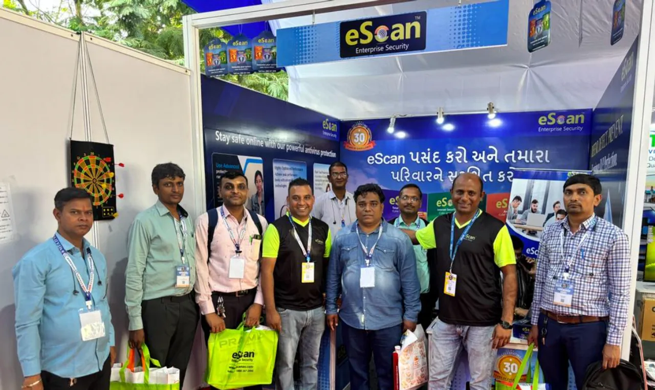 Team eScan with visitors at SITA IT Expo