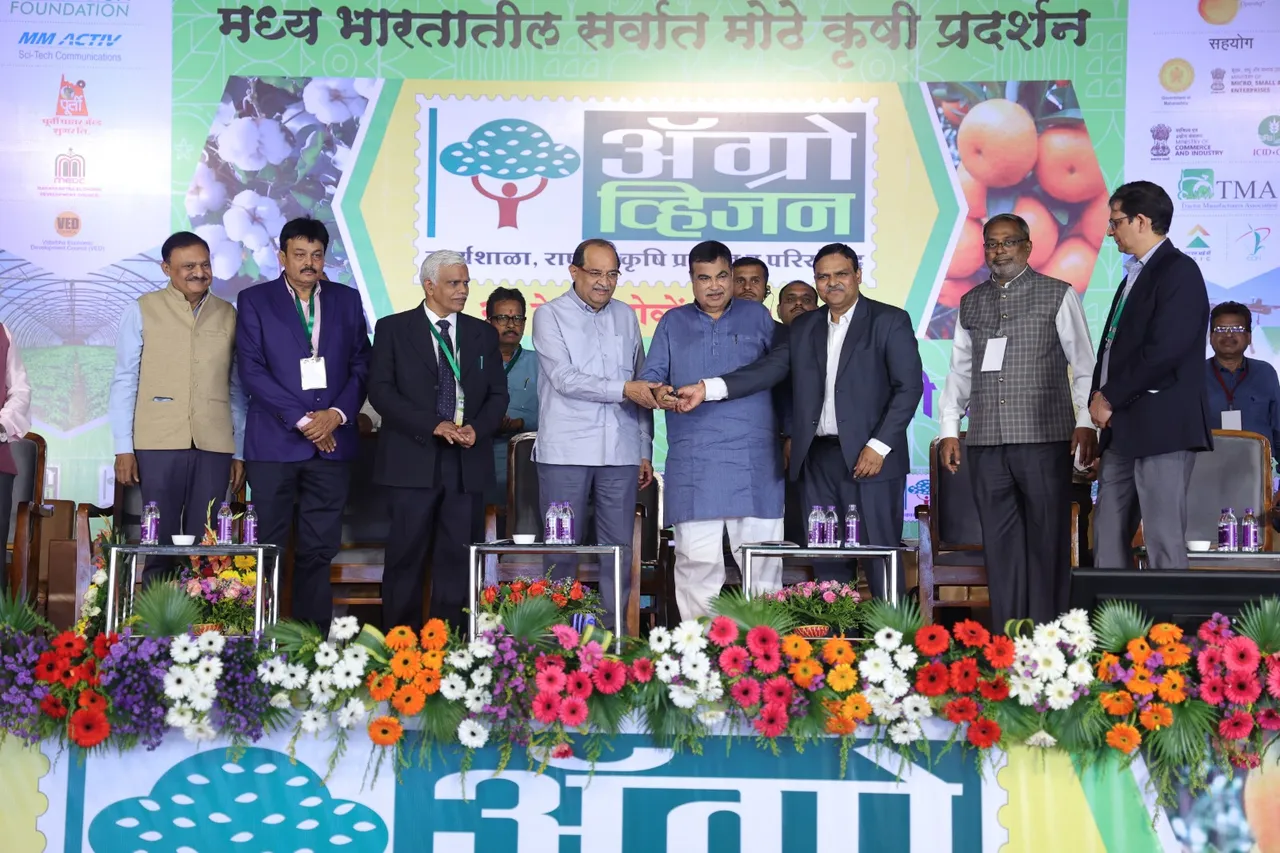 Nitin Gadkari, Hon’ble Union Minister for Road Transport & Highways lays the Foundation Stone of Mother Dairy’s Mega Milk Processing Plant in Nagpur, Maharashtra
