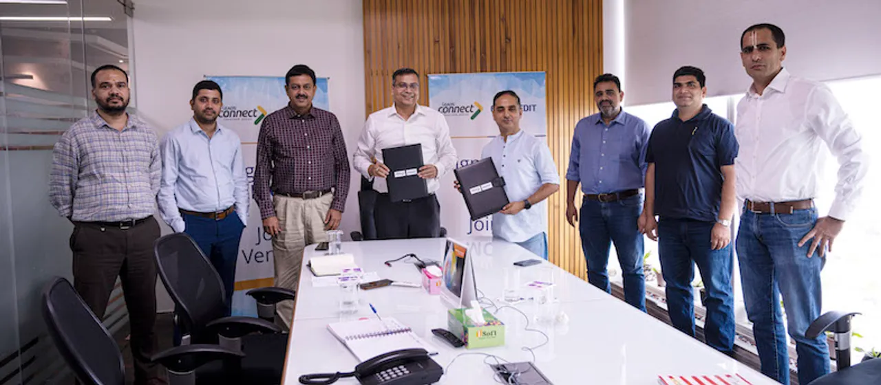 LtoR - Navneet Ravikar, CMD, Leads Connect Service & Amit Boni, Founder, Ensuredit at the signing of the MoU