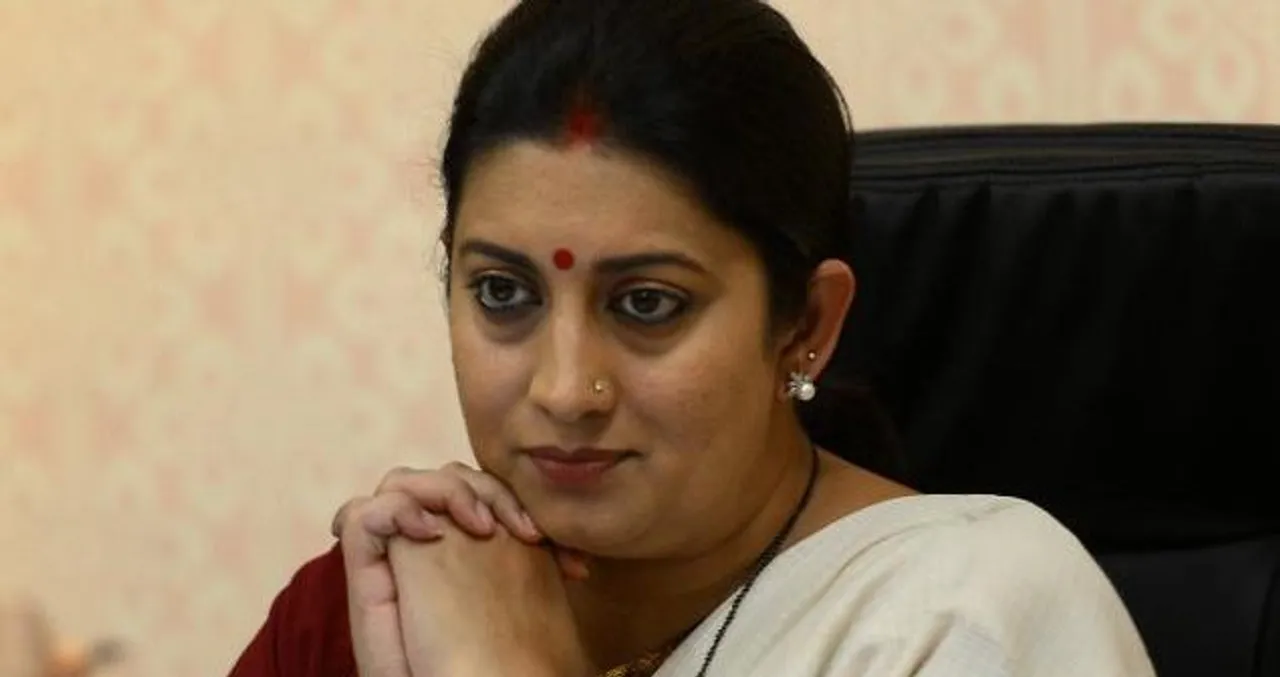 Smriti Irani Woos Handicraft Artisans