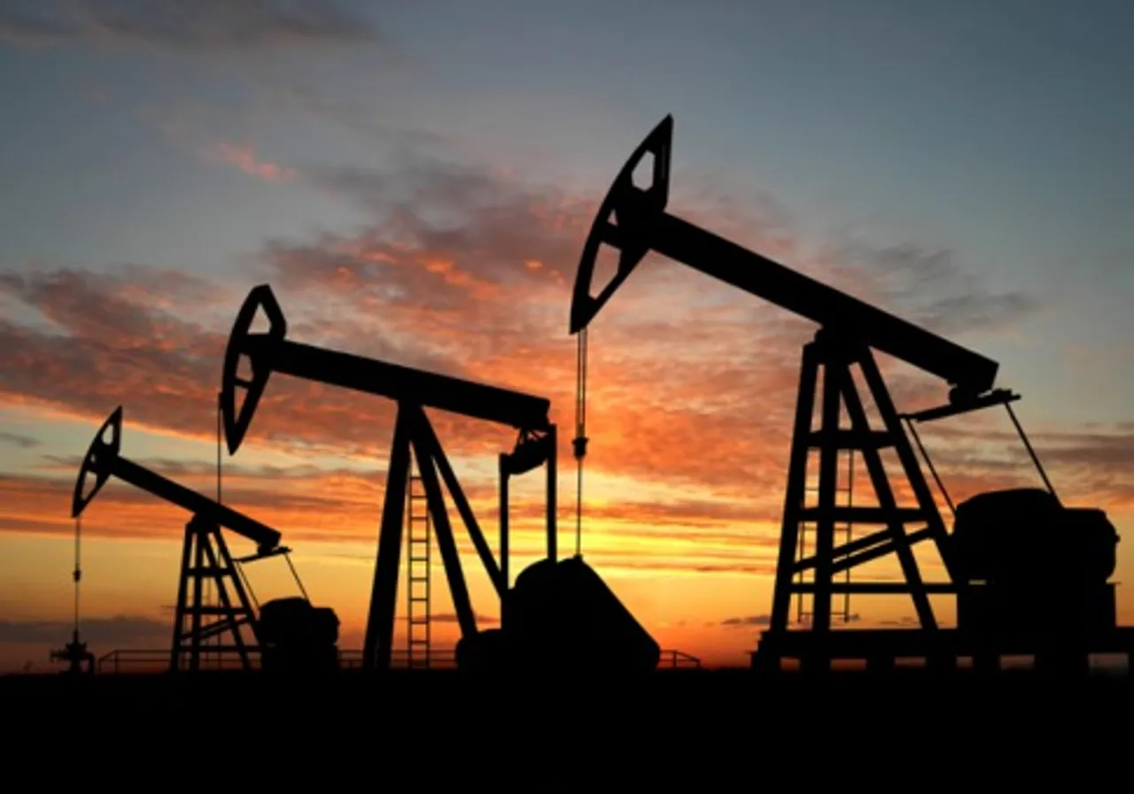 Oil Prices Dip As US Supply Rises, But Effect by Iran Sanctions Still Persist