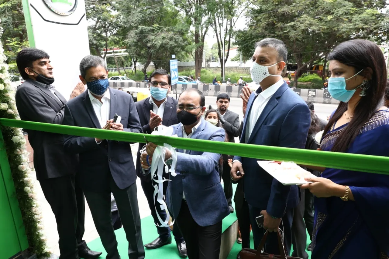 Caption for Ribbon Cutting Mr. Saurav Prakash , Regional Manager, After Sales, Skoda Auto India Inaugurating PPS Skoda Dealership along with officials of PPS Motors and Skoda Auto India.