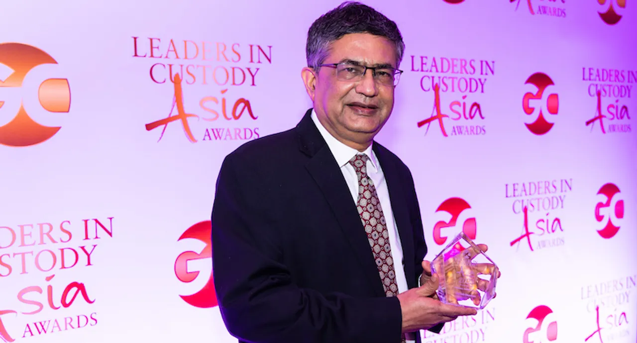 Shri Ashishkumar Chauhan, MD & CEO, NSE honored with Lifetime Achievement award by Global Custodian in Singapore