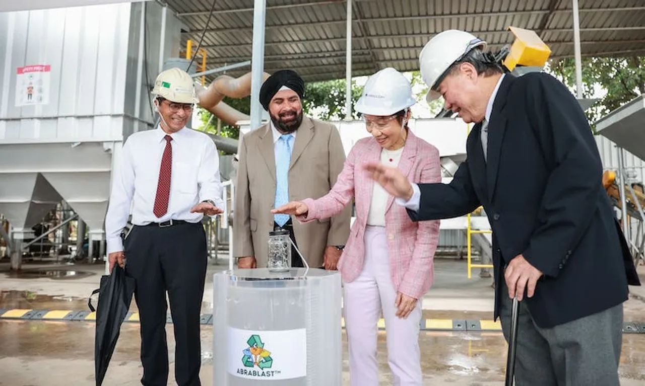 From (L) Xiang Xiang, MD-Abraclean Asia Pacific Pvt LTd, Gurmit Singh, Chairman, Abrablast, Minister Grace Fu and KS Lau, Director, Abraclean at the launch of Abrablast (1)