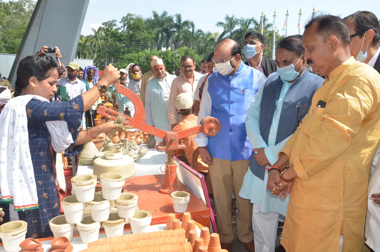 MSME MoS, Bhanu PS Verma Inaugurated KVIC's Khadi Exhibition and Khadi Kareegar Sammelan in Varanasi