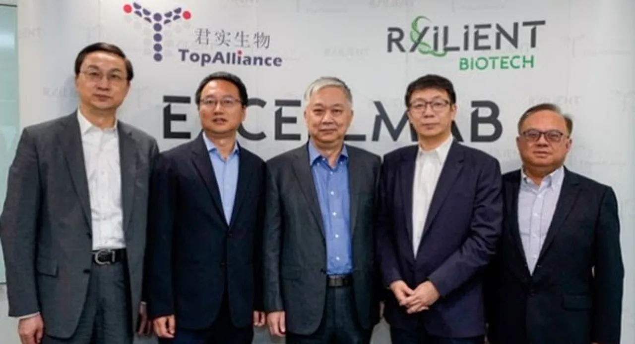 From left to right: CEO of Junshi Biosciences, Dr. Li Ning; Managing Director of Legend Capital, Executive Director of Rxilient, Mr. Hong Tan; Chairman, Chief Executive and President of CMS, Mr. Lam Kong; Chairman of Junshi Biosciences, Mr. Xiong Jun; CEO of Rxilient, Dr. Lee Ker Yin