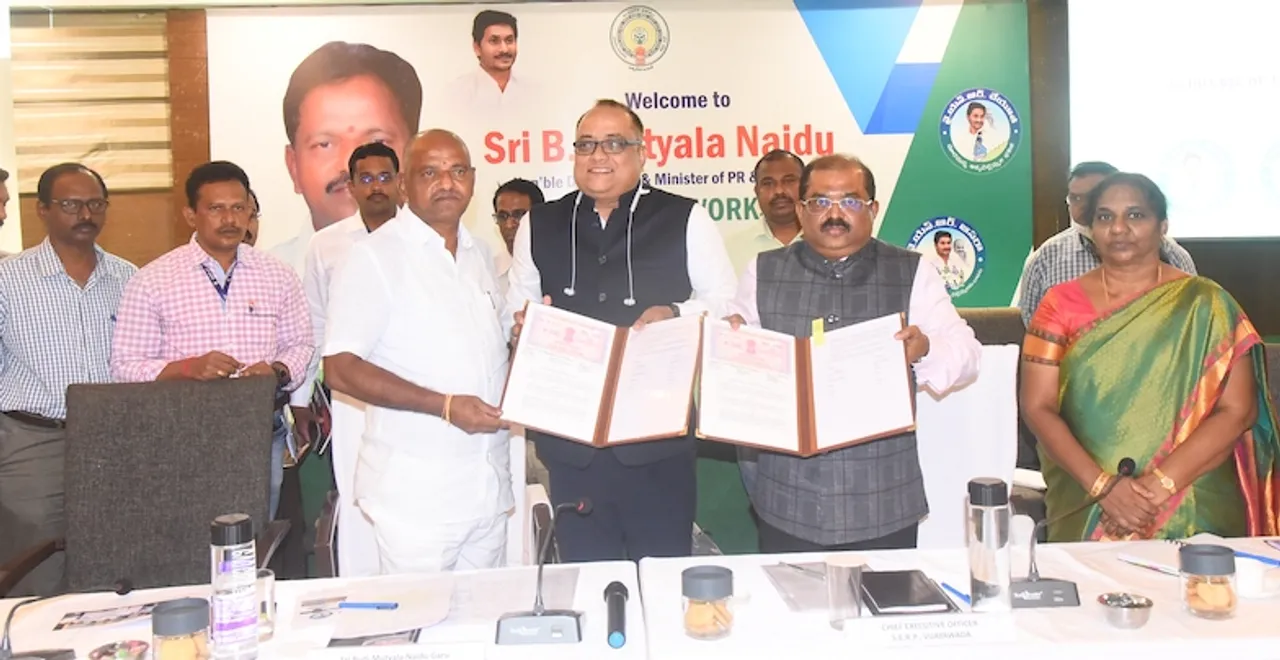 MOU being signed & exchanged between the President, AYEKART and CEO, SERP in the presence of Shri Mutyala Naidu, Dy. Chief Minister and Minister for Panchayat Raj & Rural Development and GoAP