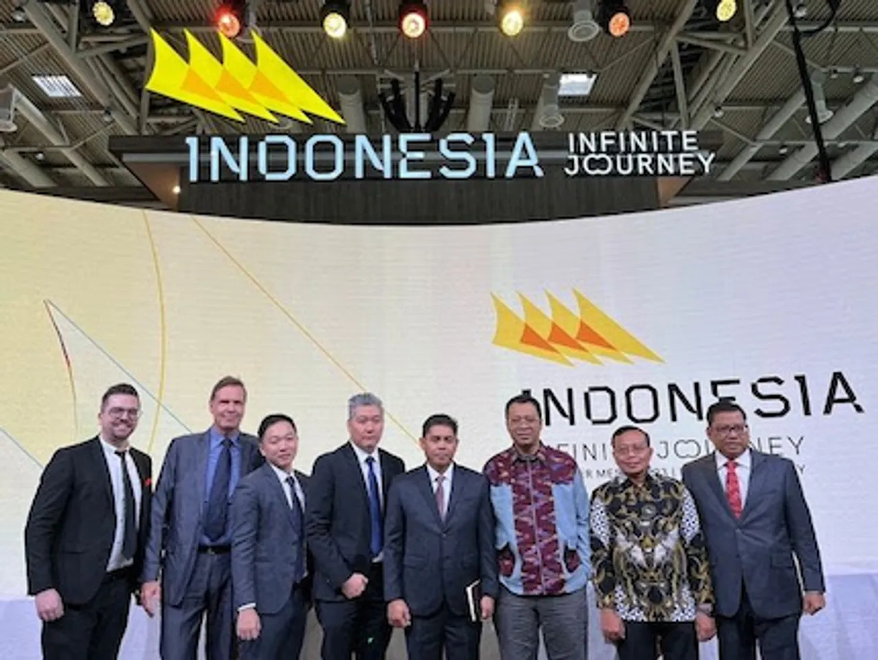 Hannover Messe 2023: The Indonesian Food and Beverage Producers Association (GAPMMI), a co-exhibitor, with MARS-ENVOTEC (SG/DE) agreeing to support the circular economy by developing industrial technology for the recycling process. MARS-ENVOTEC will also join Ministry of Industry's PIDI 4.0 (Center for Digital Industry 4.0) as an expert on renewable energy and waste management.