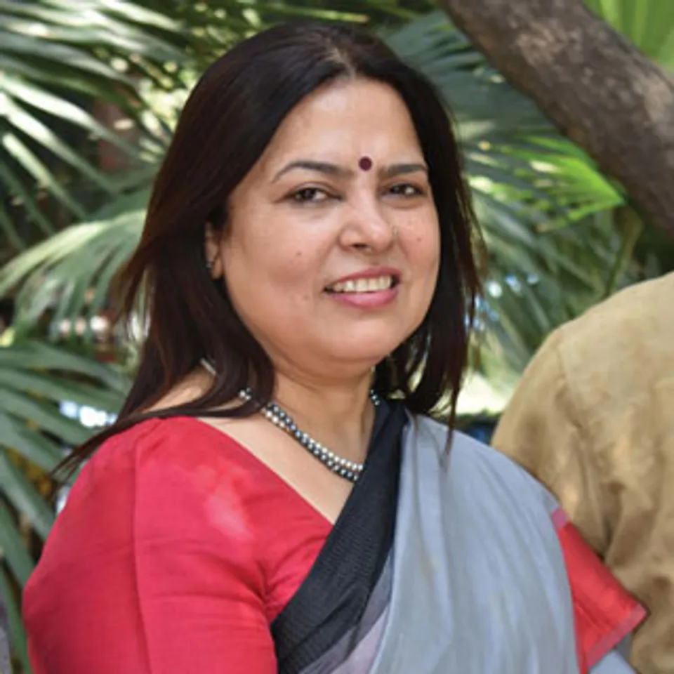 Union Minister Meenakshi Lekhi Visited Khadi India Pavilion at IITF
