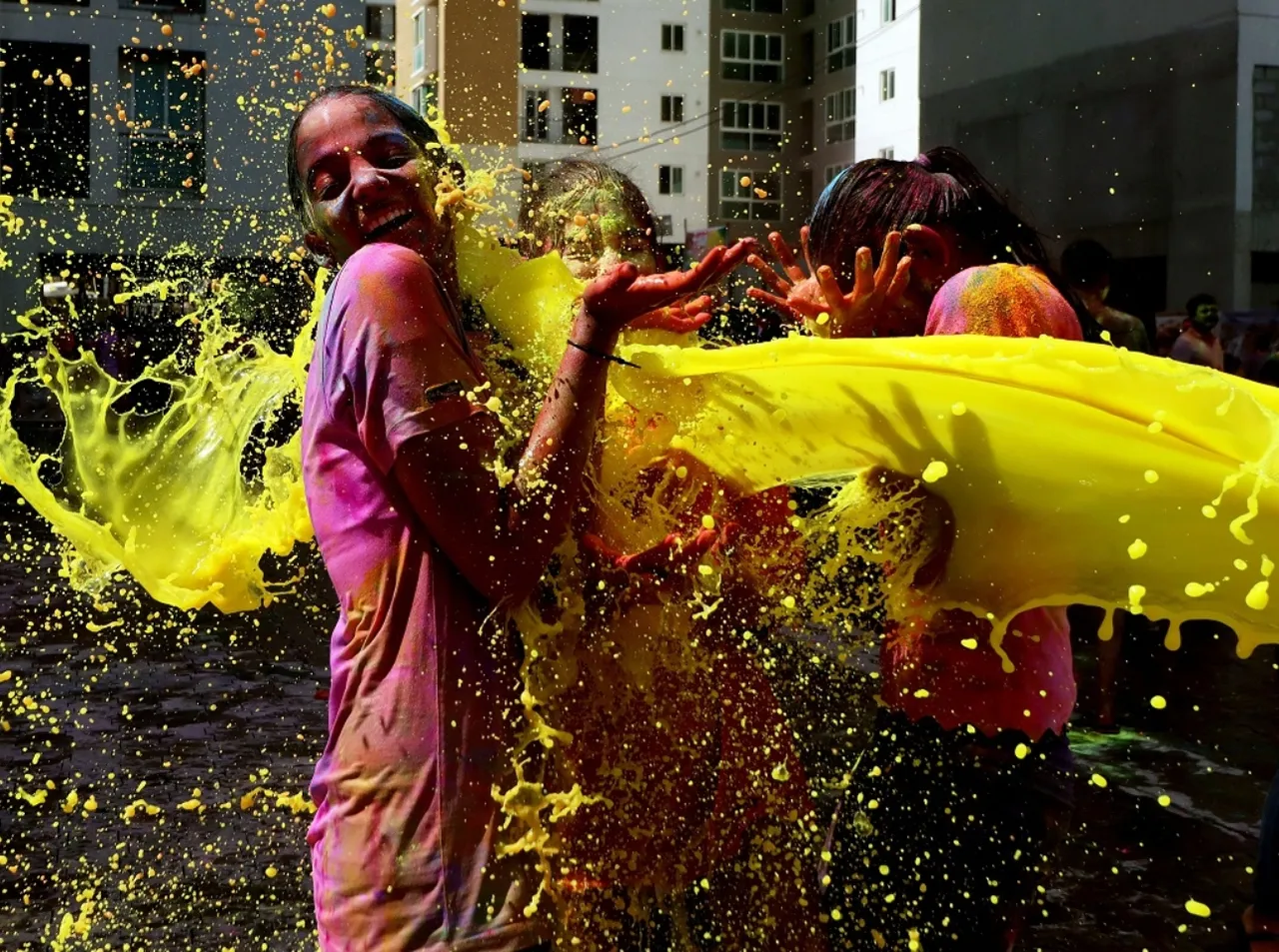 Your guide on what to wear for your building-wali Holi party!